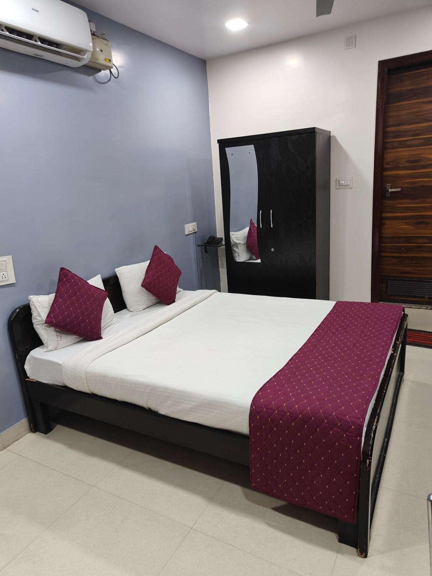 Hotel Golden Arch Bangalore Exterior photo